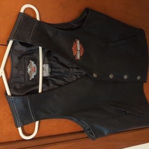 Harley-Davidson genuine leather vest. Small men or woman? Back patch can be remo